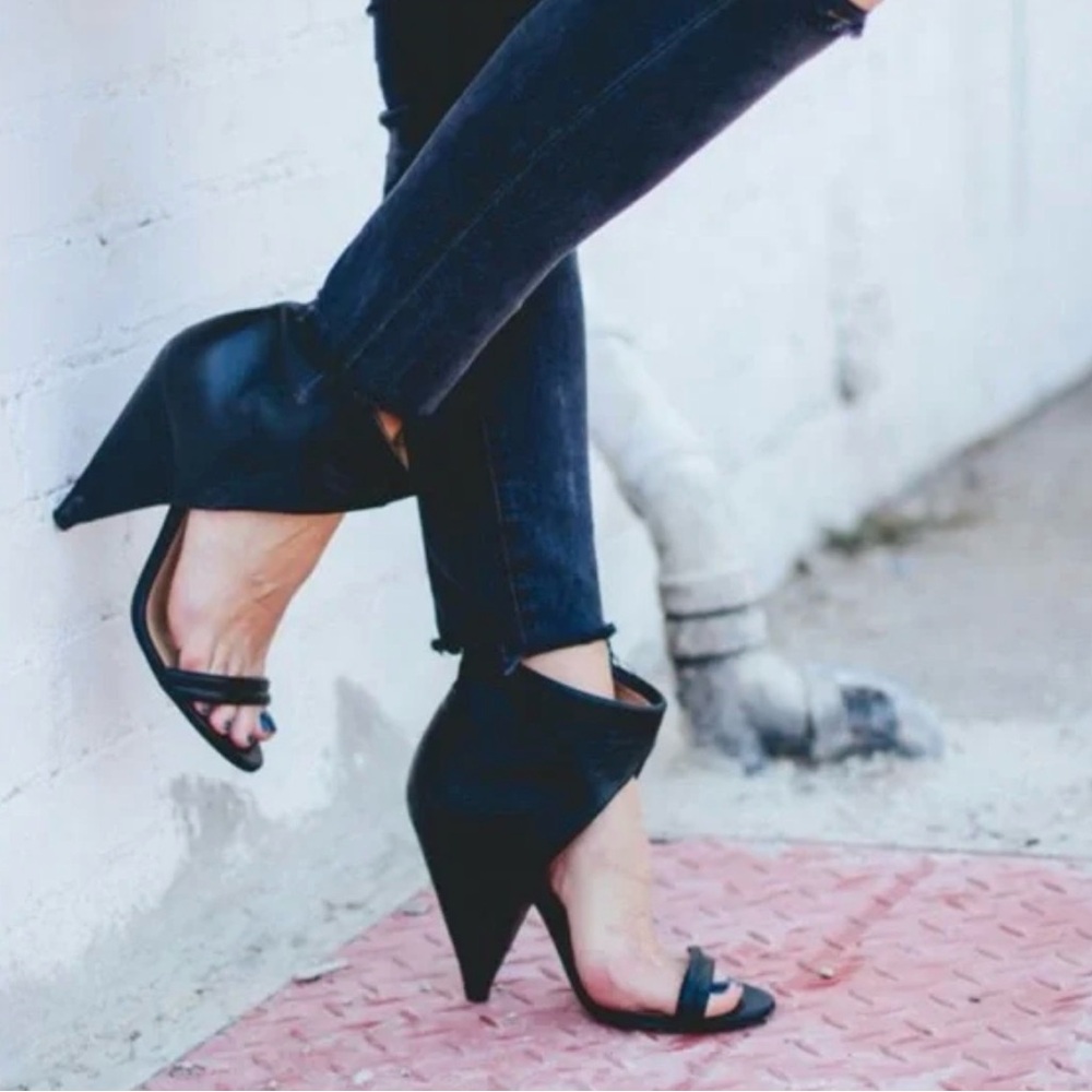 Iro leather sandals 36. Black. Good condition.